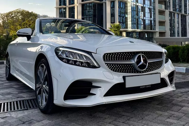 Mercedes C 300 вид спереди