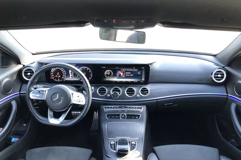 Mercedes E 200 вид сзади